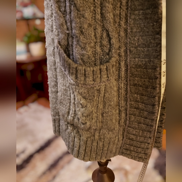 Abercrombie & Fitch pewter cable knit duster w short sleeves and hood. Medium - Picture 11 of 13
